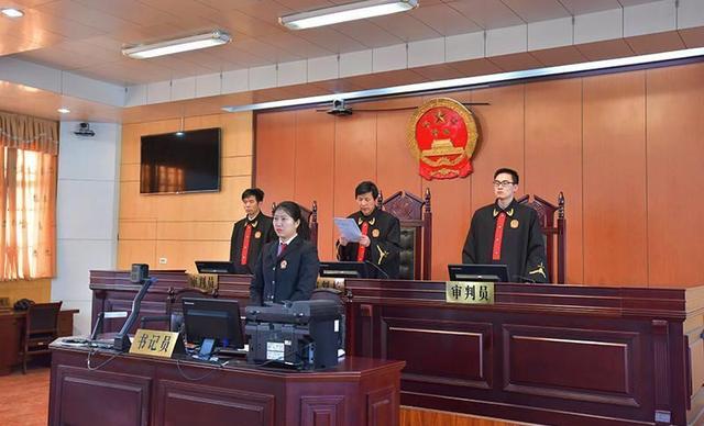 男子不幸撞死自己儿子，50万保费遭拒赔，保险公