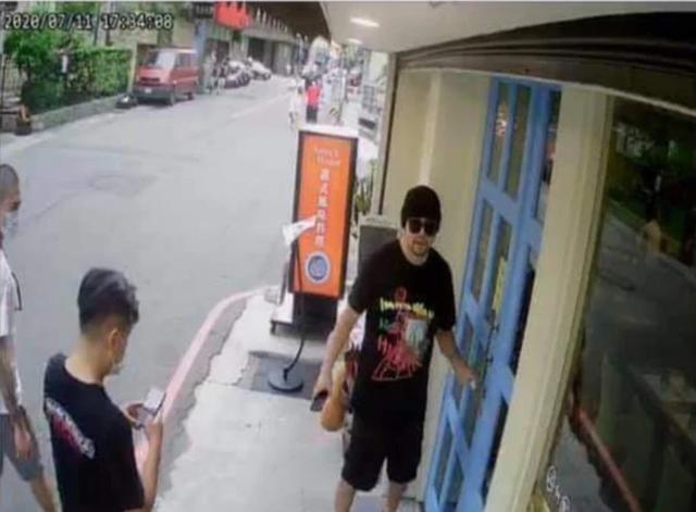 监控|周杰伦被用监控拍照 店员道歉：开始觉得他太胖不像