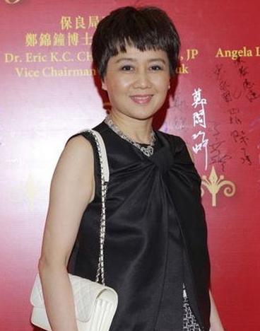 就在4天前风流赌王何鸿燊和“阿姐”汪明荃的关系终于“藏”不住