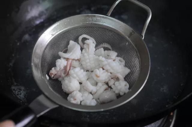 鱿鱼的家常做法，美味下饭，值得拥有