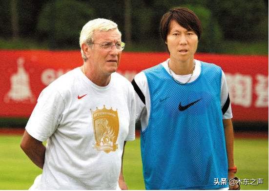 如果里皮回归配合“归化大军”的政策是有可能