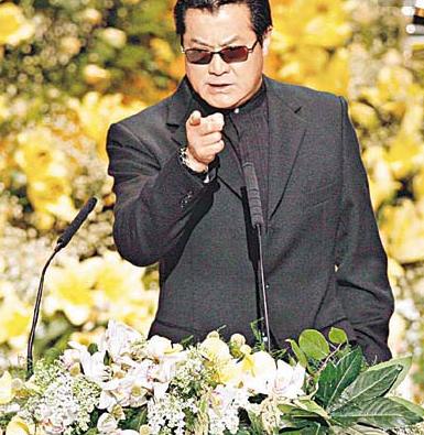 2008年，邓光荣在肥肥葬礼怒斥郑少秋，向华强都让他三分，啥来头