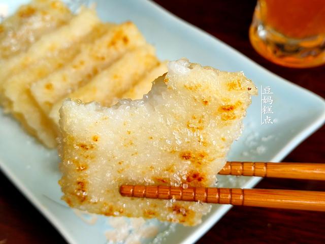 糯米糍粑，2碗糯米简单一蒸，逆天美味！从小到大20多年没吃够