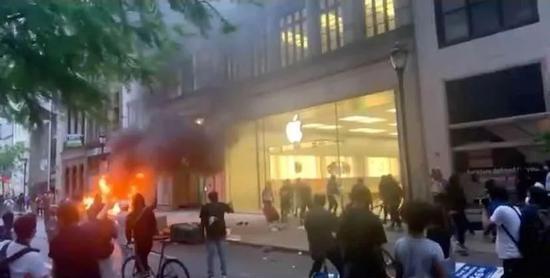 75个城市大乱，特朗普大怒，美国现在到底怎么了