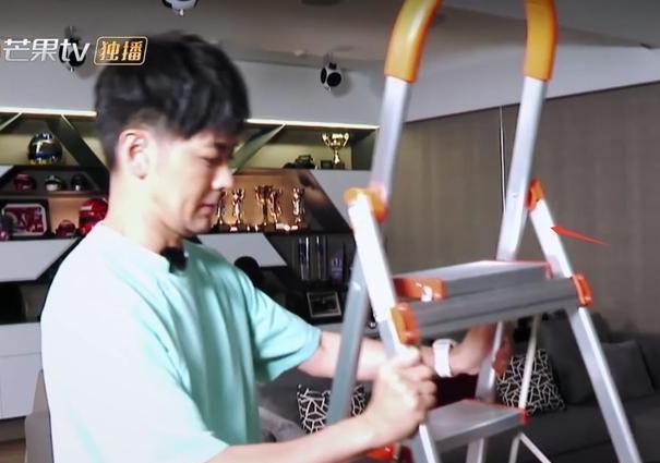 综艺又翻车？林志颖回答问题炫耀家中高科技，