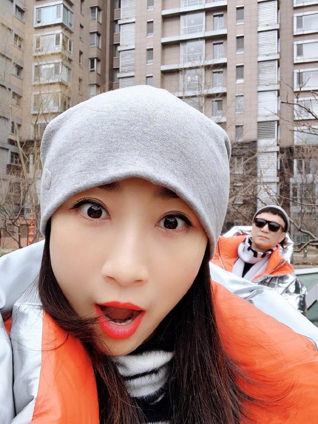 孙红雷近况，小15岁娇妻王骏迪气质脱俗，一袭长