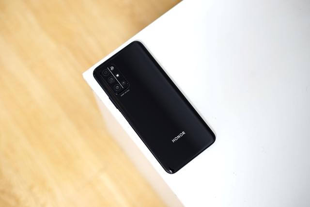 聊聊「中端旗舰」荣耀30S，麒麟820并不是其唯一