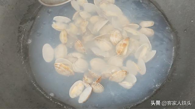 清爽夏日家常菜：生焗酿蛤蜊，用虾滑做馅，一入口就能爱上的味道
