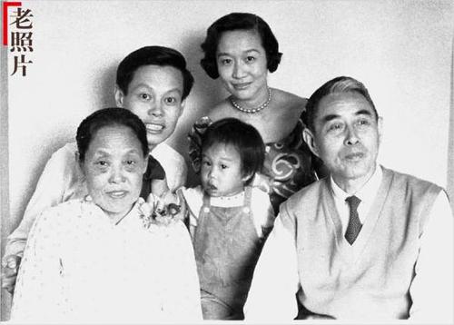 杨振宁子孙全部定居美国，他为何到晚年才回国