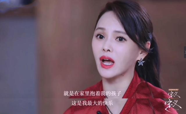 乘风破浪的伊能静，和她背后的两个男人