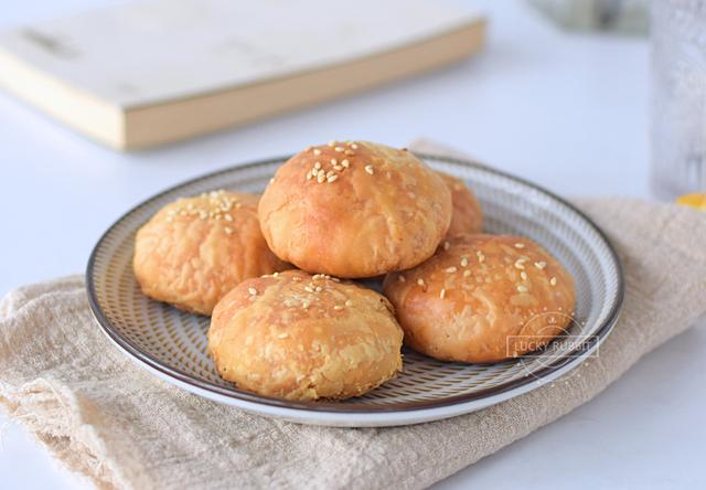 自制绿豆酥太成功了，层层起酥，咬一口掉一地，做法原来这么简单