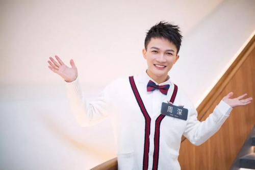 眼红嫉妒！周深开口唱歌，却不是为我们唱