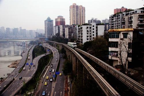 作为西南两大网红城市，从地理和气候来说，重庆和成都哪个更好？
