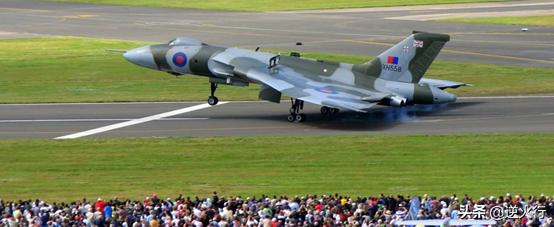 袖珍的法国超音速幻影Ⅳ轰炸机，战斗机改来的