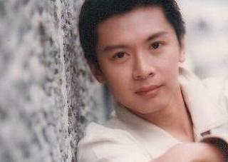 23岁出道拍戏，成名后放弃百亿家产出家成为一代