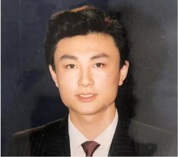 “金龟子”与“国脸”王宁的爱情故事，从校服