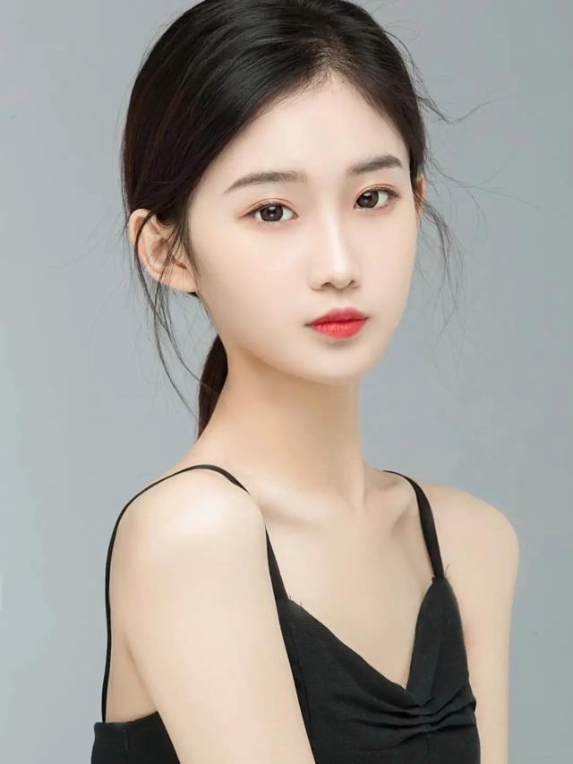 纯真可爱的少女