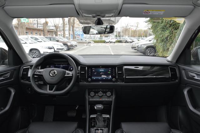 上汽大众也有亲民的大七座，标配2.0T，轴距近