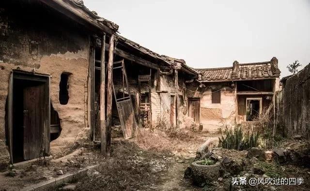 潮汕地区有座奇妙古村，村民离开之后，断壁残垣像电影片场