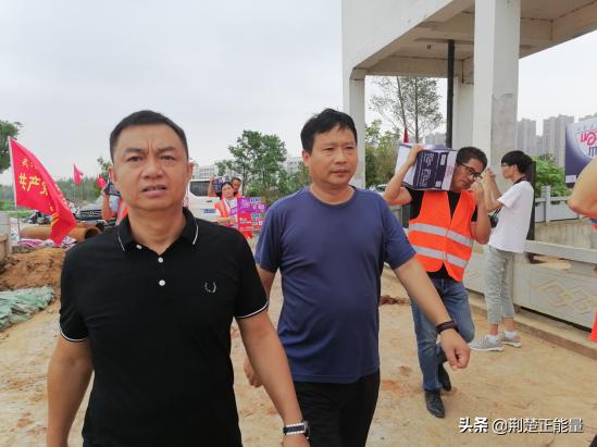 湖北武穴陈昌明：“大家，辛苦了！御江集团看你们来啦！”