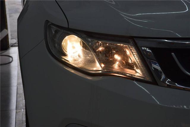 车灯优缺点分析：卤素灯、氙气灯、LED灯哪个好,哪个实用？
