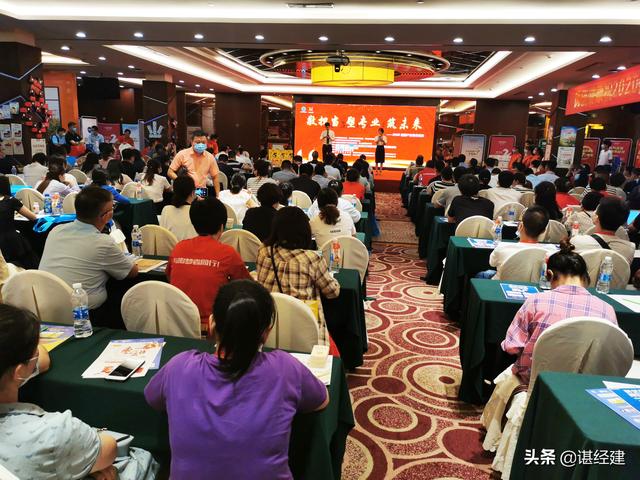 “敬担当塑专业筑未来”2020健康产业湖北论坛抗疫颁奖大会召开