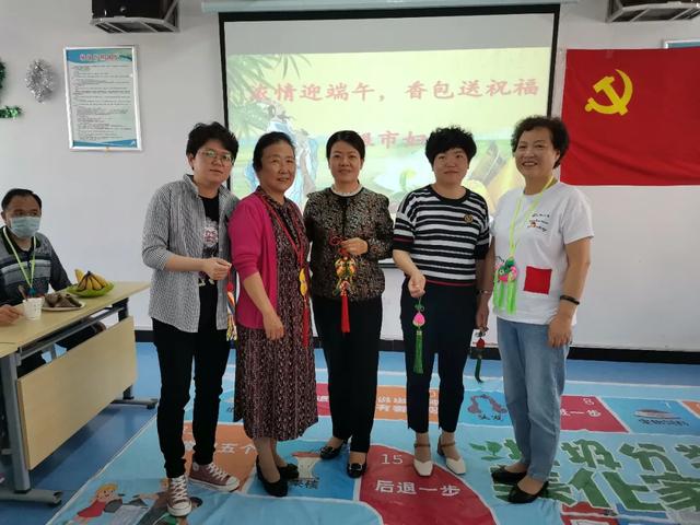 【我们的节日】市妇联开展“浓情迎端午，香包送祝?！被疃?/></p><p class=