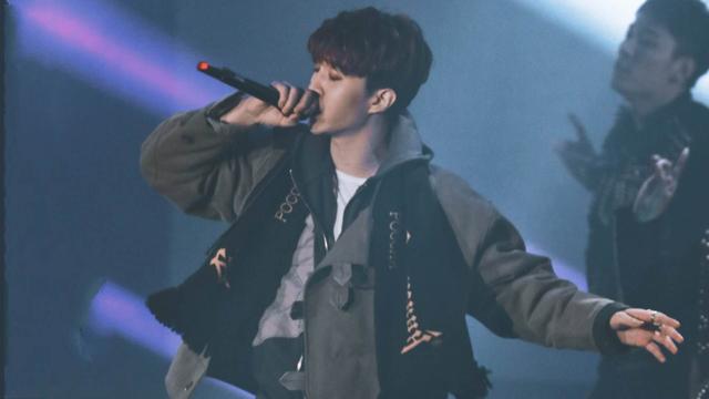 范丞丞顶着暴雨拍节目，蓝台又犯“老”问题，