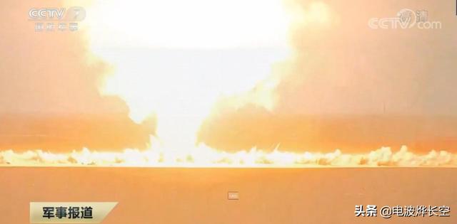 国产远火首秀空爆杀伤弹！在火炮头顶临空起爆，破片覆盖整个炮位