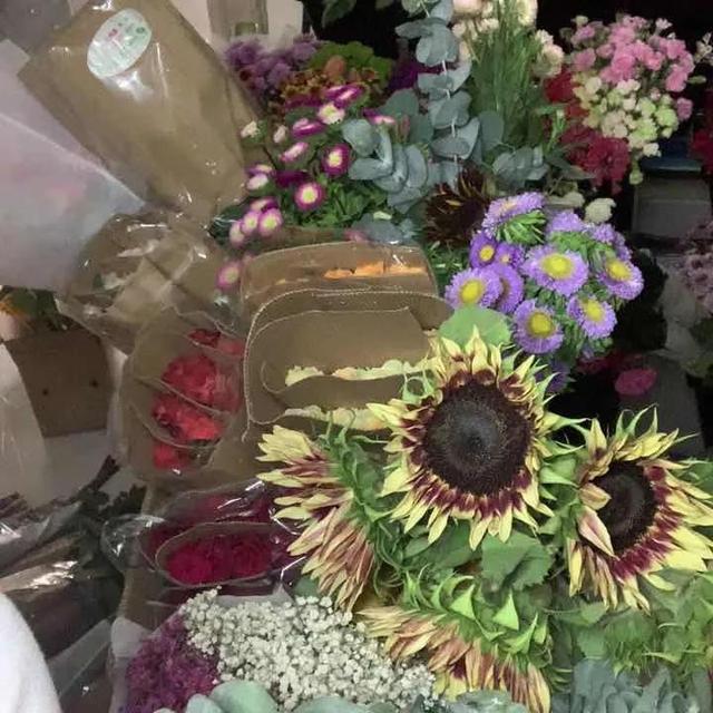 一束鲜花的进城之路：98天后，30%鲜花凋谢在路上