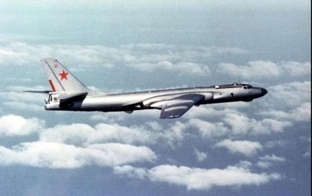 俄罗斯大爷：你们不开图-16了吧？中国空军：不