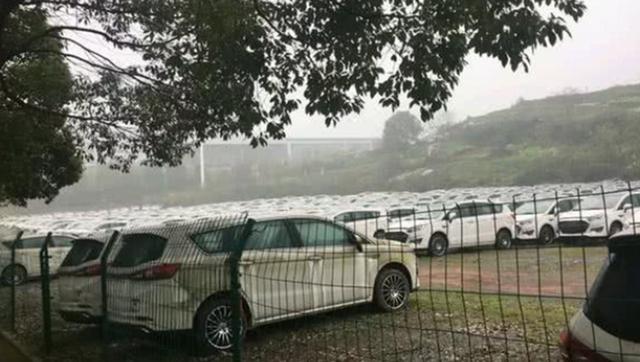 力帆又成“落汤鸡”，库存车堆积如山，网友：自己人都坑