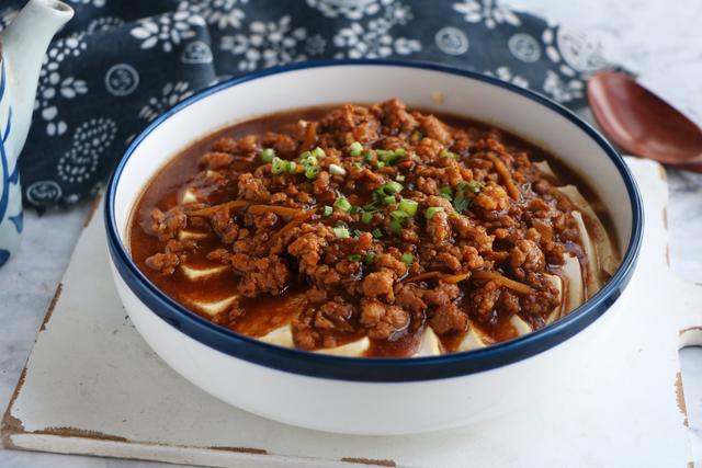 春天多給家人吃豆腐，不用燉不用煎，好吃不上火，家人太喜歡吃了