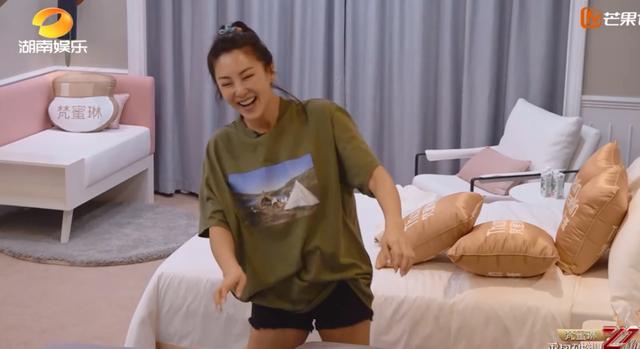 《姐姐》轻松拿下综艺多项成绩冠军，人气排行多位上榜破亿人讨论