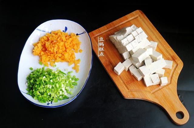 三伏天，学做香辣豆腐包子，简单易上手，又省时又好吃