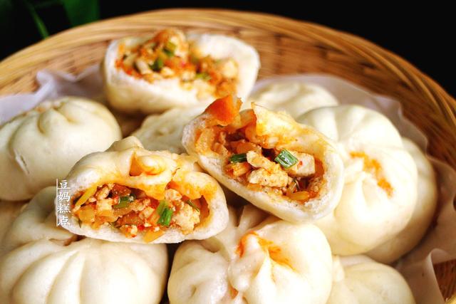 三伏天，学做香辣豆腐包子，简单易上手，又省时又好吃