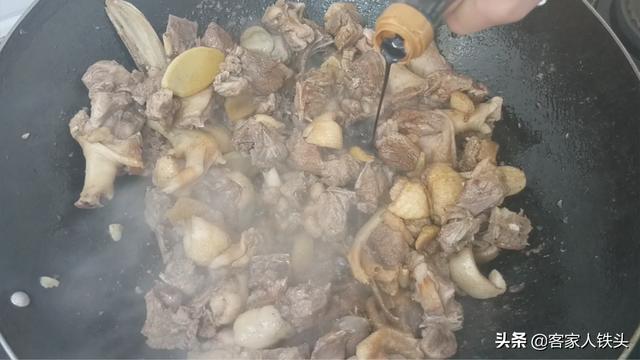 6斤鸭，一个客家地道美味做法，配料简单，出锅香气十足越吃越香
