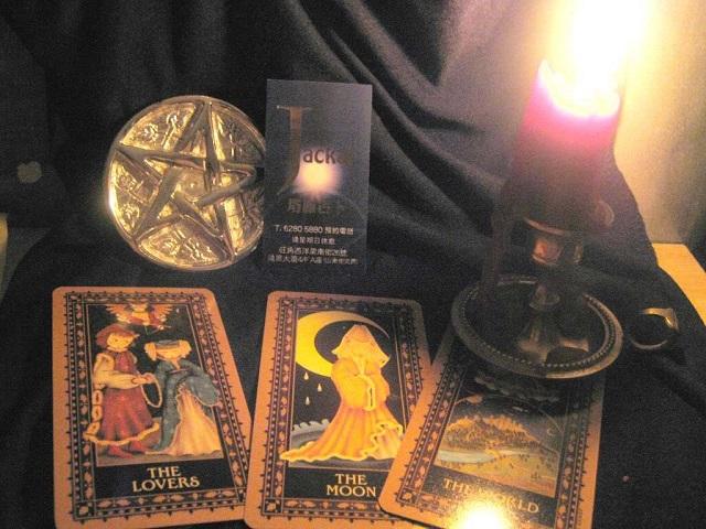 小伙被预言近期死于空难，他在家闭门不出，最