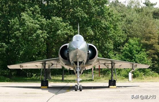 袖珍的法国超音速幻影Ⅳ轰炸机，战斗机改来的