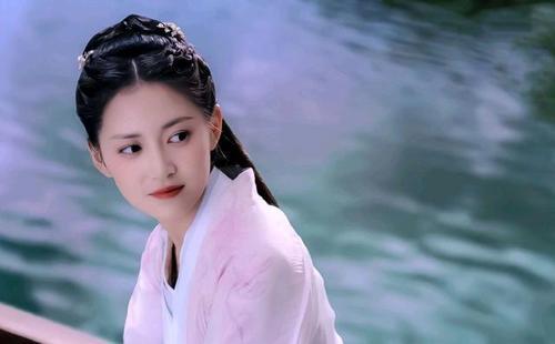 《月上重火》，一部女主属于男二，男主属于观众，没人满意的剧