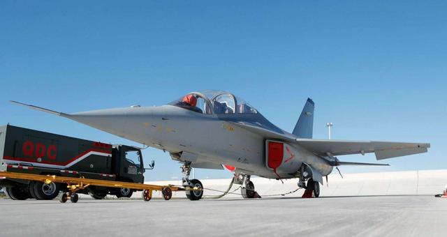 003航母近况如何？其舰载机和教练机将会“花落