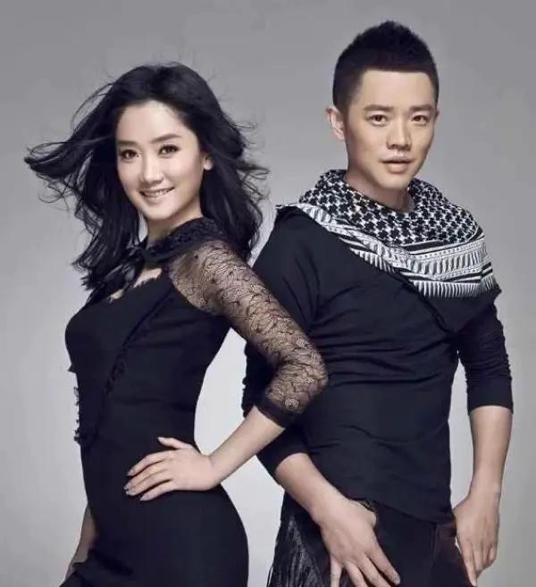 骗了我们4年的组合，明明私下已经领证，却还一直装成“兄妹”