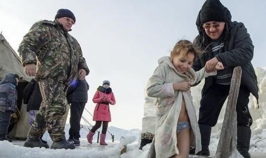 零下71度，唯独俄罗斯人却这么玩？网友：毛子的