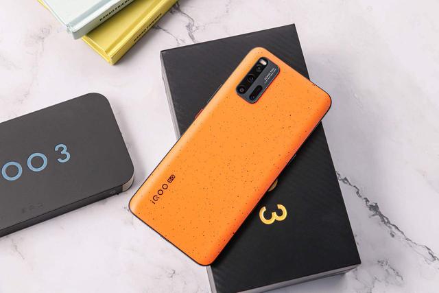 五月第一天才开始！三大国产手机大比拼，一同