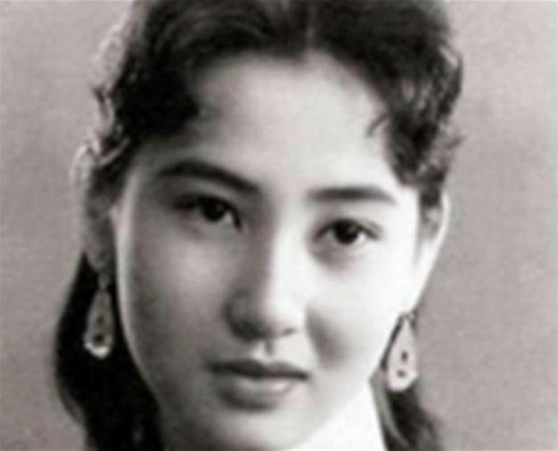 他是民国知名将军，因妻子太美被人暗杀，现今