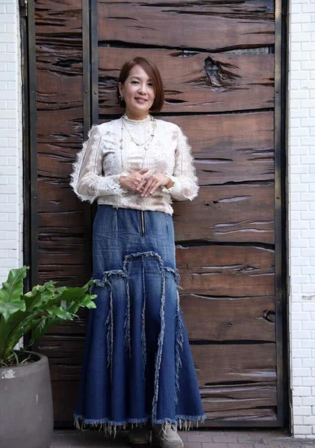 女星为生计酒吧驻唱遭混混挟持险被性侵，比赛