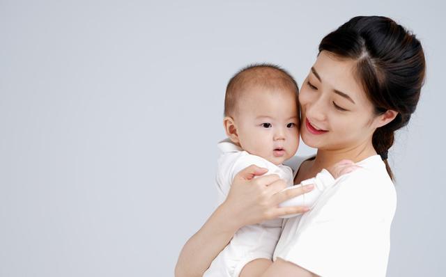 24岁网红收养“皮包骨”女孩，当初被质疑炒作，如今怎么样了