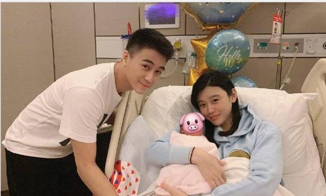 赌王讣闻曝光，多个17子，四太梁安琪转正，奚梦瑶名字醒目