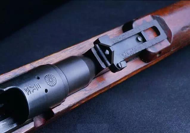 一战中这种武器使欧洲整整一代人丧命，使英国两百万女性孤独终老