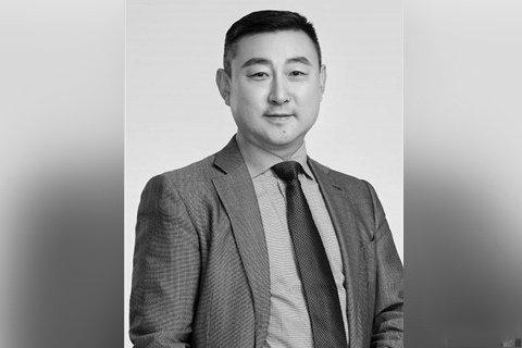 影视行业大考！董事长卖画又卖楼，“影视第一